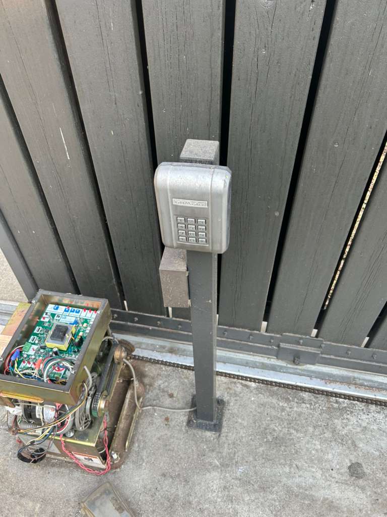 Swing gate